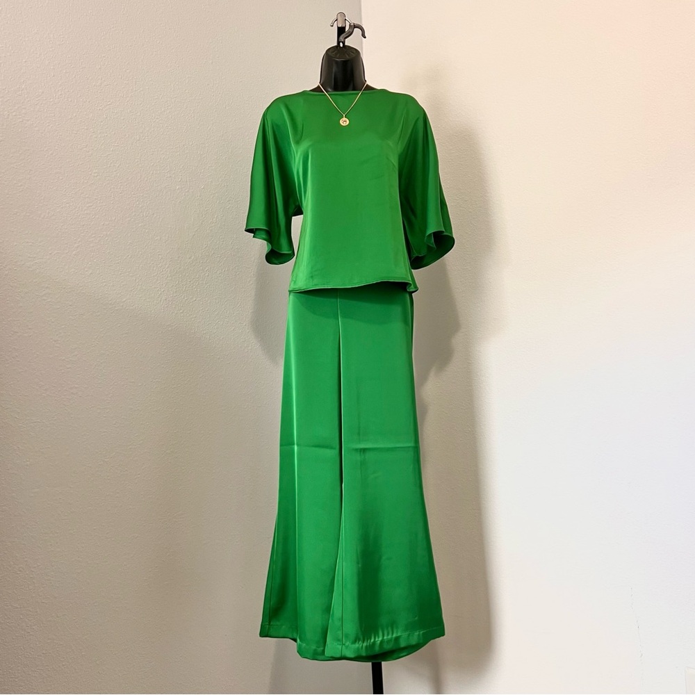 Monochromatic green two-piece outfit